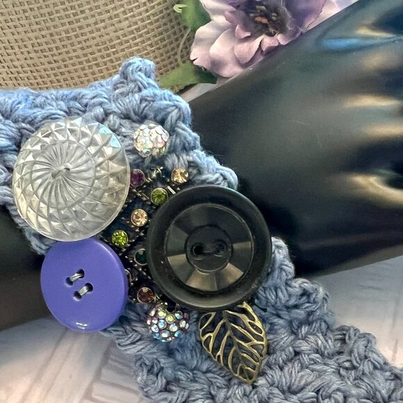 Vintage Style Button Cluster CUFF/BRACELET w/Vintage Buttons in DENIM BLUE FIBER - Picture 5 of 5